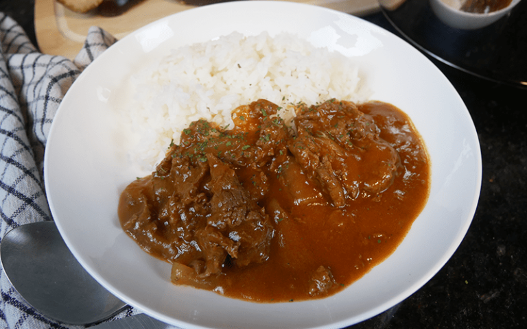 Hayashi Rice Recipe ( ハヤシライス – Japanese Hashed Beef Stew)