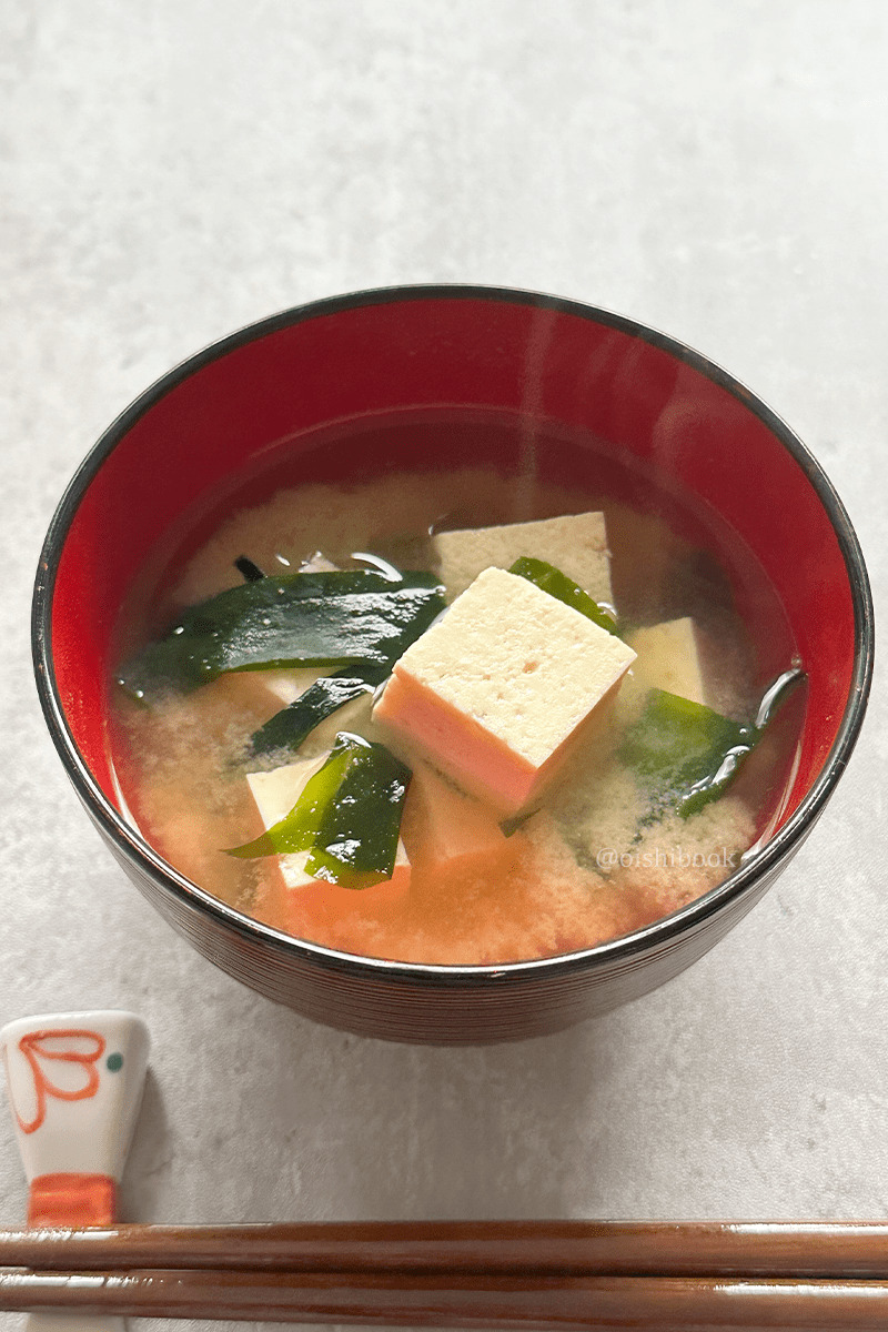 Classic Japanese Miso Soup Recipe ( 味噌汁 – Misoshiru )