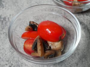 mushrooms and tomato