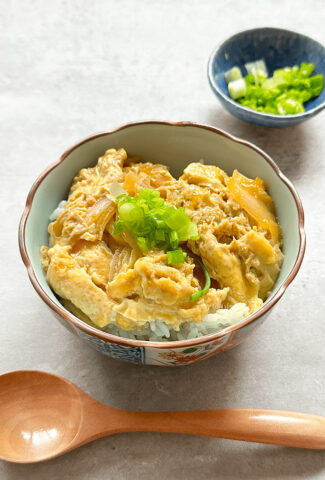 How to make donburi with fluffy eggs
