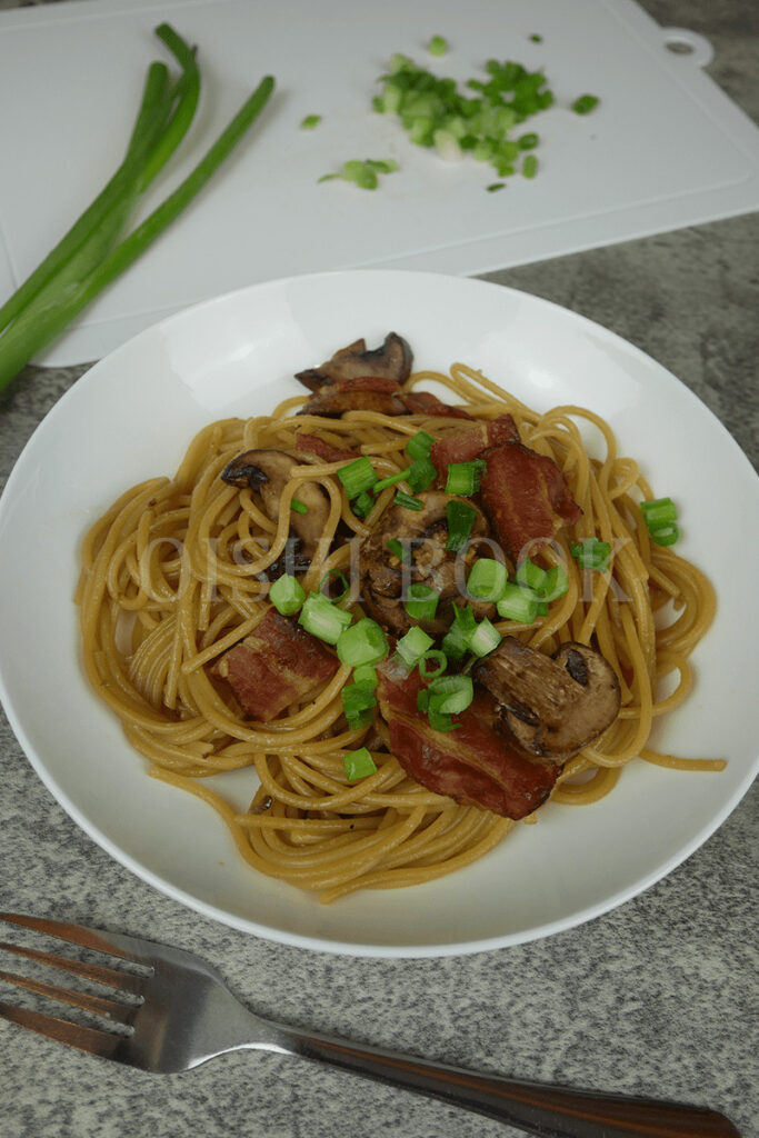 Wafu Kinoko Pasta with soy sauce and butter (キノコの和風パスタ Asian style