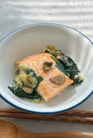 Creamy salmon with spinach