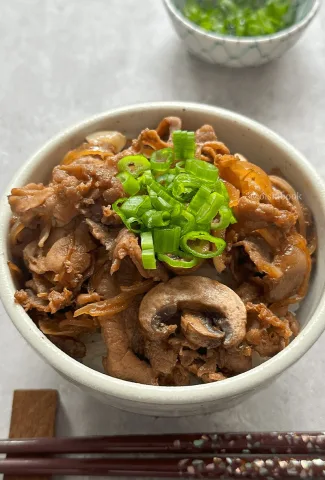 Easy and delicious lunch with beef and mushrooms