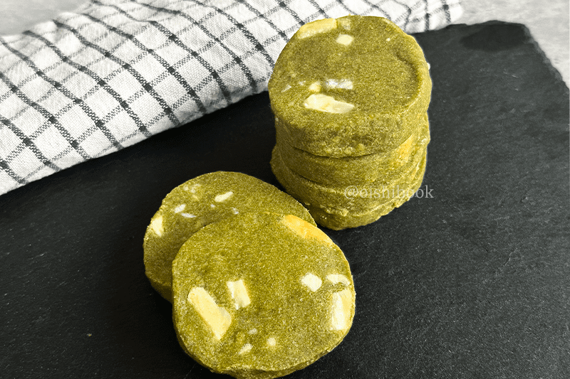 delicious matcha cookies at home