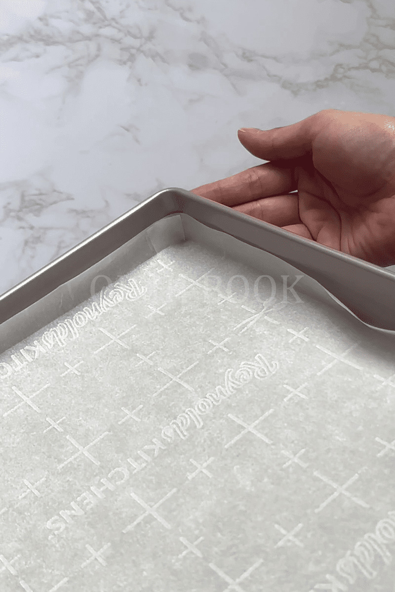 size and shape parchment paper for roll cake