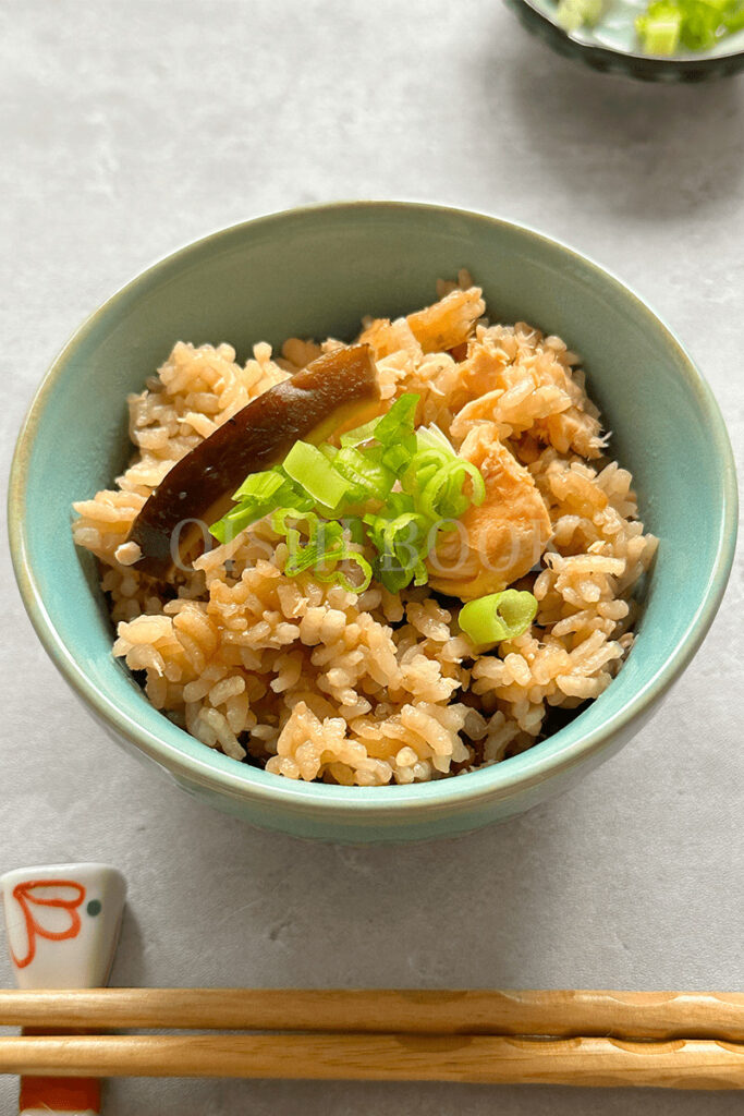 Sake Takikomi Gohan (Japanese Mixed Rice with Salmon)